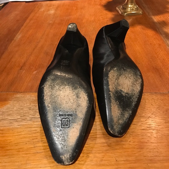 🔥5/20 SALE Beautiful Black Satin Bruno Magli Heels - Picture 6 of 8